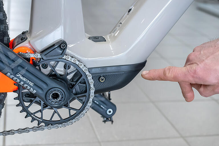 Kaum zu sehen: Der Motor für das E-Bike ist im Unterrohr versteckt. Kaum zu sehen: Der Motor für das E-Bike ist im Unterrohr versteckt.
