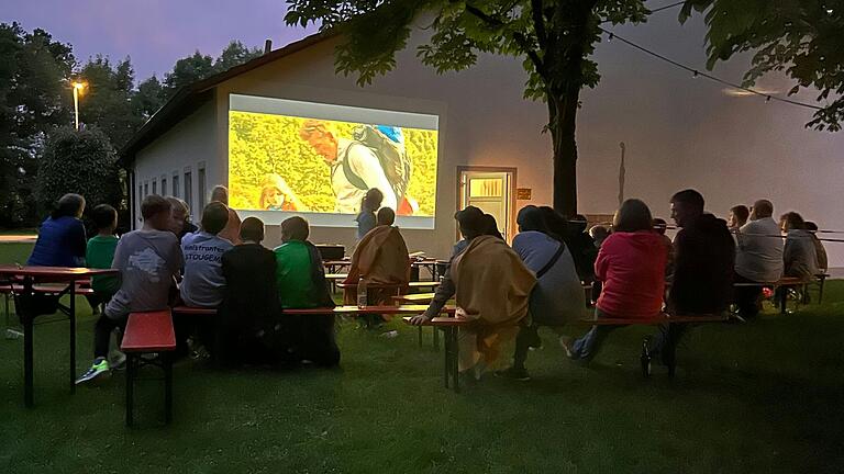 Ministranten beim open Air Kino. Ministranten beim open Air Kino.