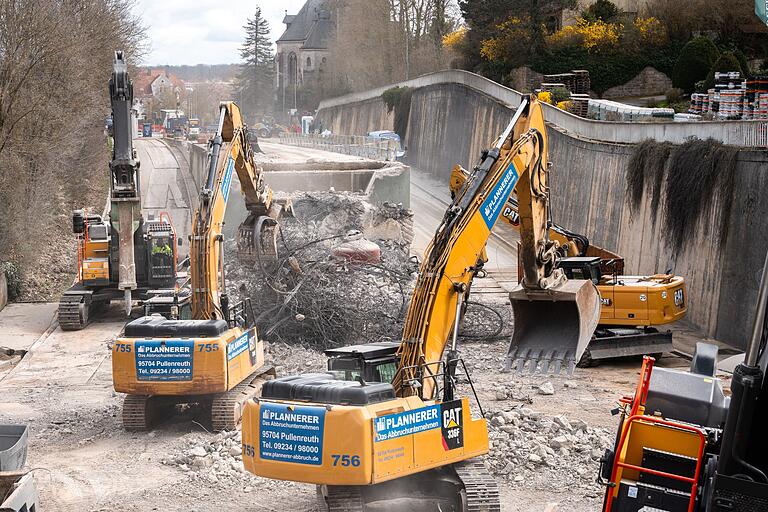 Am Wochenende rollten die Bagger. Rund 1500 Tonnen Stahlbeton mussten abgerissen werden.