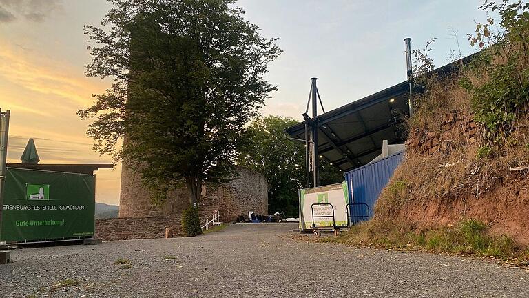 Das geplante Festspielhaus der Scherenburgfestspiele schräg hinter der Scherenburg soll größer werden als ursprünglich geplant.