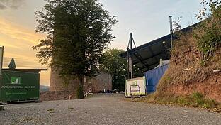 Das geplante Festspielhaus der Scherenburgfestspiele schräg hinter der Scherenburg soll größer werden als ursprünglich geplant.