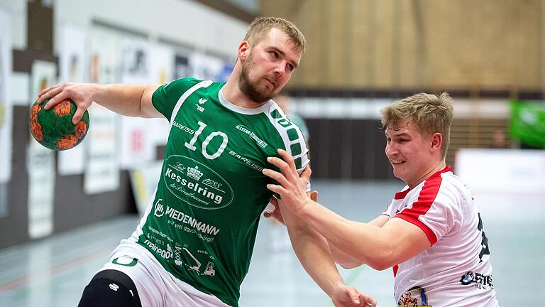 Linus Reuthal (links) und der TV Marktsteft behielten im Derby beim HSC Bad Neustadt (rechts Noah Hahn) knapp die Oberhand. Linus Reuthal (links) und der TV Marktsteft behielten im Derby beim HSC Bad Neustadt (rechts Noah Hahn) knapp die Oberhand.