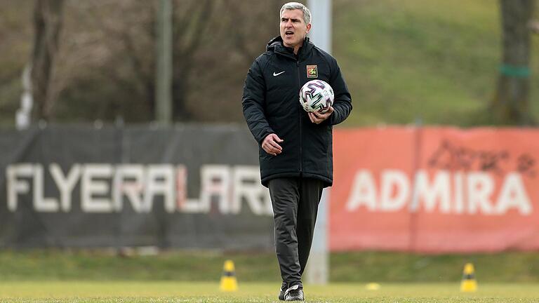 Leitete am Dienstagmorgen bereits seine erste Trainingseinheit beim FC Flyeralarm Admira: Cheftrainer Zvonimir Soldo