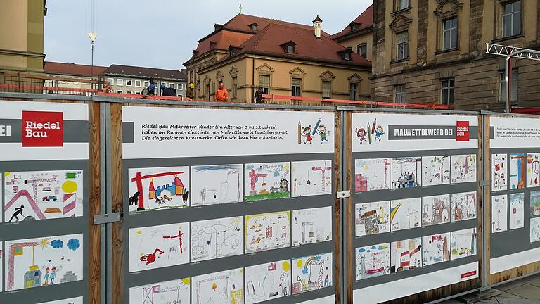 Am Bauzaun der Gerichtsbaustelle sind die Werke der jungen Künstler bis Januar zu sehen. Am Bauzaun der Gerichtsbaustelle sind die Werke der jungen Künstler bis Januar zu sehen.