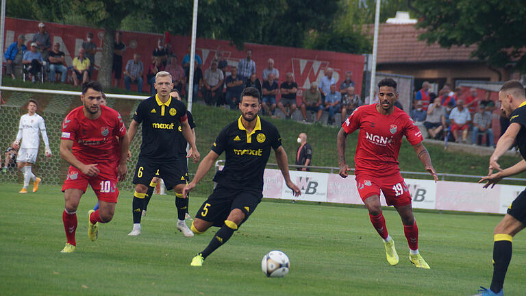 Trotz einer engagierten Leistung und 30-minütiger Überzahl setzte es für den TSV Aubstadt eine 1:2-Niederlage gegen die SpVgg Bayreuth.