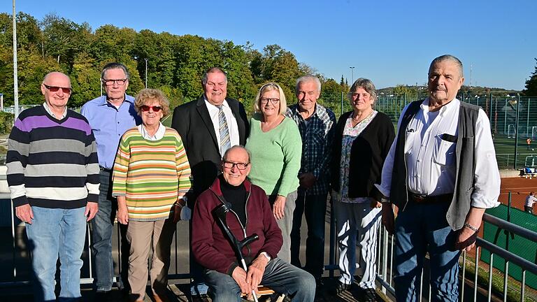 Der neu gewählte Vorstand des VdK Höchberg, von links: Seniorenbauftragter Werner Mann, 2. Vorsitzender Wolgang Brenner, Seniorenbauftragte Sonja Mann, Vorsitzender Norbert Kempf, Beirat Alfred Stumpf, Kassiererin Gabriele Hammer, Beirat Walter Hupp, Schriftführerin Edeltraut Specht, Beirat Gerd Nunn.