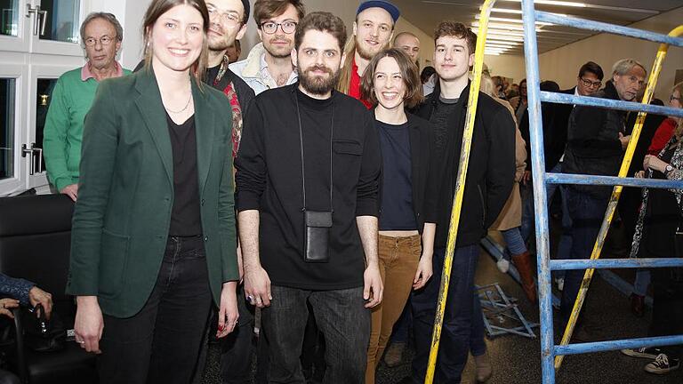 Christina Amberg (links) initiierte die Ausstellung, Jonathan Baumgärtner, Max Ernst Stockburger, Felix Neumann, Reinhold Nazarenus, Luisa Kömm und Julius Bobke waren sofort Feuer und Flamme.