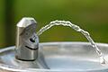 Wasserspender, wie man sie von früher kennt. Die Geräte, die der Jugendkreistag für die Schulen in Main-Spessart fordert, ähneln eher modernen Kaffeemaschinen.