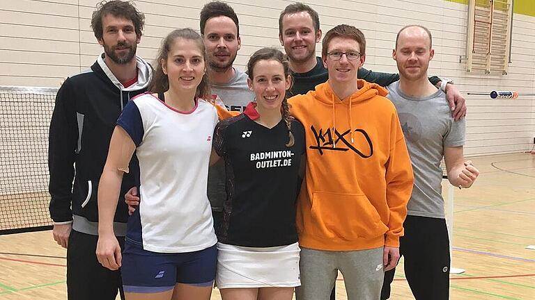 Erfolgreich – das Marktheidenfelder Badminton-Team in Leipzig: (von links) Christopher Ames, Brid Stepper, Fabian Specht, Janina Schumacher, Fabian Hippold, Moritz Unz und Tim Specht. Auf dem Bild fehlen Jonas Grün, Lara Suffel und Ronja Söller. Erfolgreich – das Marktheidenfelder Badminton-Team in Leipzig: (von links) Christopher Ames, Brid Stepper, Fabian Specht, Janina Schumacher, Fabian Hippold, Moritz Unz und Tim Specht. Auf dem Bild fehlen Jonas Grün, Lara Suffel und Ronja Söller.