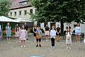 Schulleiter Frank Stäblein (hinten Mitte) freute sich mit seinen jungen Talenten über das schöne Sommerkonzert im Kloster Wechterswinkel.