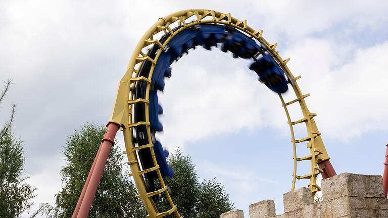 Kreisch-Gewinner: die Looping-Achterbahn Fluch des Kraken. Kreisch-Gewinner: die Looping-Achterbahn Fluch des Kraken.