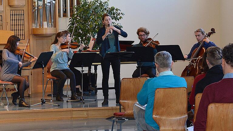 Mit dem Concerto in F von Giuseppe begeisterten bei der Matinee am Sonntag im Orgelsaal der Berufsfachschule für Musik Barbara Stumpf (Sopranblockflöte), Saskia Fink, Marie Luise Mötzing (Violine), Christophe Soergel (Viola), Frederik Maul (Violoncello) und Maria Kohlenberg am Cembalo. Mit dem Concerto in F von Giuseppe begeisterten bei der Matinee am Sonntag im Orgelsaal der Berufsfachschule für Musik Barbara Stumpf (Sopranblockflöte), Saskia Fink, Marie Luise Mötzing (Violine), Christophe Soergel (Viola), Frederik Maul (Violoncello) und Maria Kohlenberg am Cembalo.