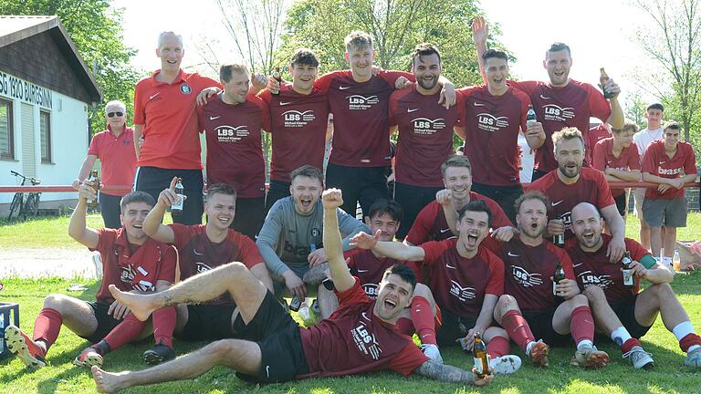 Die TuS Frammersbach II ist Meister der Kreisklasse Würzburg 3 in der Saison 2023/24. Ihr Aufenthalt in der Kreisklasse betrug gerade mal zwei Jahre. Nun steigt die TuS-Reserve in die Kreisliga auf. Die TuS Frammersbach II ist Meister der Kreisklasse Würzburg 3 in der Saison 2023/24. Ihr Aufenthalt in der Kreisklasse betrug gerade mal zwei Jahre. Nun steigt die TuS-Reserve in die Kreisliga auf.