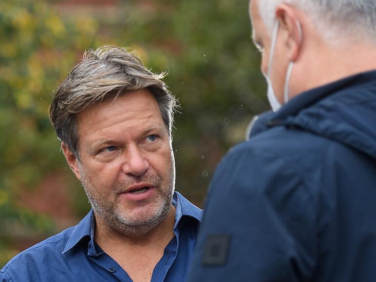 Grünen-Vorsitzender Robert Habeck im Gespräch mit Main-Post-Redakteur Michael Czygan.