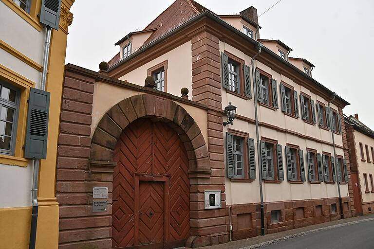 Die Pfarrscheune aus dem 18. Jahrhundert. Die Pfarrscheune aus dem 18. Jahrhundert.