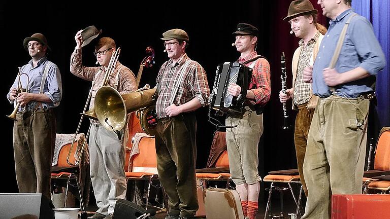 Hut ab: Häisd'n'däisd alias Florian Ebert, Michael Saffer, Thomas Marquard, Ralf Theobald, Kornel Hetterich und Stefan Ebert war in Rafeld nicht zum Heulen. Hut ab: Häisd'n'däisd alias Florian Ebert, Michael Saffer, Thomas Marquard, Ralf Theobald, Kornel Hetterich und Stefan Ebert war in Rafeld nicht zum Heulen.