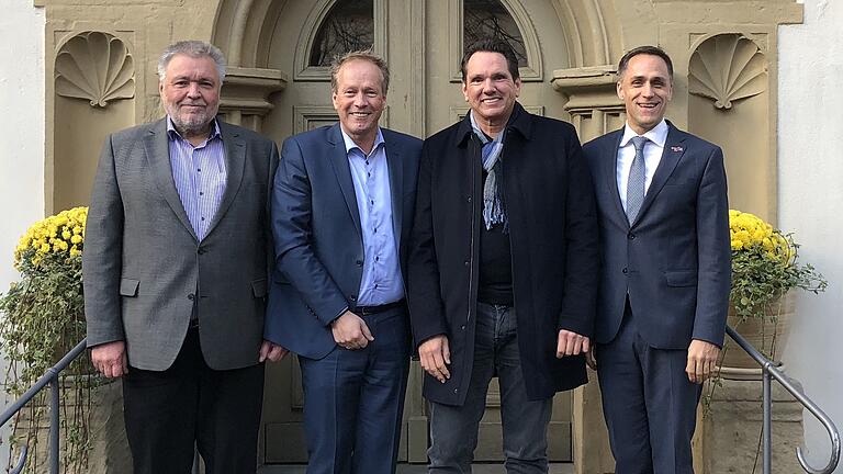 Auf eine erfolgreiche Zusammenarbeit freuen sich (von links) Michael Föst (Geschäftsführer Opti-Wohnwelt), Martin Wilken und Michael Wilken (Geschäftsführer Möbel Wilken) sowie Oliver Föst (Geschäftsführer Opti-Wohnwelt). Das Möbelhaus Wilken in Werlte wird zum Jahresanfang 2019 Teil der Opti-Firmengruppe. Auf eine erfolgreiche Zusammenarbeit freuen sich (von links) Michael Föst (Geschäftsführer Opti-Wohnwelt), Martin Wilken und Michael Wilken (Geschäftsführer Möbel Wilken) sowie Oliver Föst (Geschäftsführer Opti-Wohnwelt). Das Möbelhaus Wilken in Werlte wird zum Jahresanfang 2019 Teil der Opti-Firmengruppe.