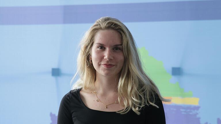 Johanna Vogel aus Schweinfurt ist Augenoptikern. Johanna Vogel aus Schweinfurt ist Augenoptikern.