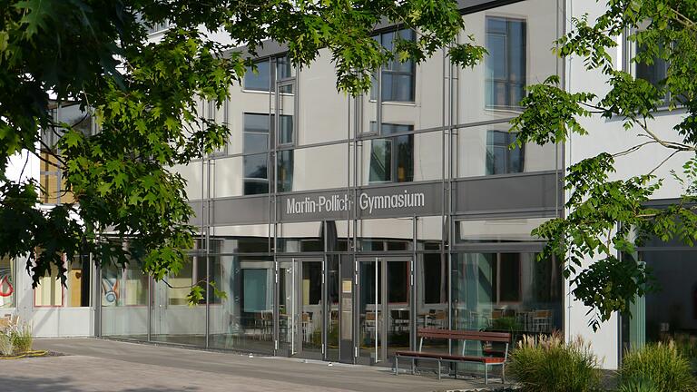 Das Martin-Pollich-Gymnasium in Mellrichstadt ist ein naturwissenschaftlich-technologisches und musisches Gymnasium. Das Martin-Pollich-Gymnasium in Mellrichstadt ist ein naturwissenschaftlich-technologisches und musisches Gymnasium.