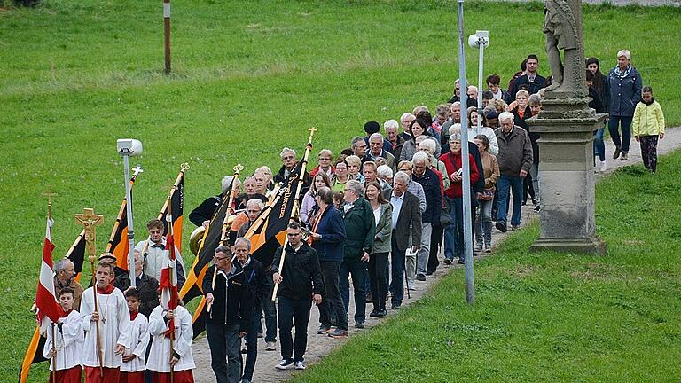 Diese Bilder gehören der Vergangenheit an. Über viele Jahre hinweg fand die Bezirkswallfahrt der Kolpingfamilien am Findelberg in Saal statt. 2017 war dies das letzte Mal. Nun soll in den Pfarreien gewechselt werden. Am 8. September hat die Kolpingsfamilie Hollstadt den Termin übernommen.