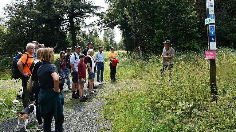Führung mit Ranger Maik Prozeller durch das Naturschutzgebiet 'Lange Rhön'. Führung mit Ranger Maik Prozeller durch das Naturschutzgebiet 'Lange Rhön'.