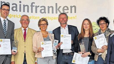 Die Sieger: (von links) Ralph Peckmann (Lindner GFT GmbH), Regierungspräsident Paul Beinhofer (Schirmherr des Wettbewerbs), Angelique Renkhoff-Mücke (WAREMA Renkhoff SE), Klaus Hammelbacher (Maintal Konfitüren GmbH), Lea Wirsching (Steuerkanzlei Sabine Wirsching), Michaela Just (Steuerberatungsgesellschaft Just & Partner) und AAsa Petersson (Geschäftsführerin Region Mainfranken GmbH). Die Sieger: (von links) Ralph Peckmann (Lindner GFT GmbH), Regierungspräsident Paul Beinhofer (Schirmherr des Wettbewerbs), Angelique Renkhoff-Mücke (WAREMA Renkhoff SE), Klaus Hammelbacher (Maintal Konfitüren GmbH), Lea Wirsching (Steuerkanzlei Sabine Wirsching), Michaela Just (Steuerberatungsgesellschaft Just & Partner) und AAsa Petersson (Geschäftsführerin Region Mainfranken GmbH).