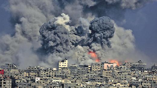 Schwere Kämpfe: Israel hat seine Luftschläge gegen den Gazastreifen weiter verstärkt. Mohammed Saber, dpa Schwere Kämpfe: Israel hat seine Luftschläge gegen den Gazastreifen weiter verstärkt. Mohammed Saber, dpa