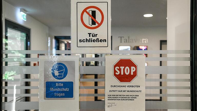 In vielen Pflegeeinrichtungen gelten wegen Corona verschärfte Besuchsregelungen. In vielen Pflegeeinrichtungen gelten wegen Corona verschärfte Besuchsregelungen.