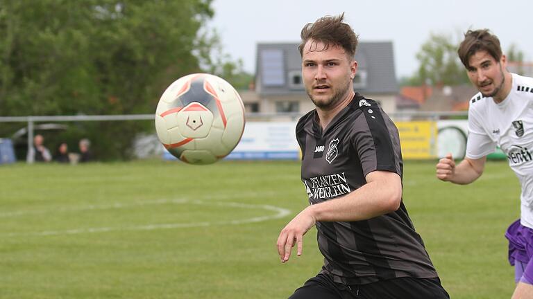 Stürmer Vincent Held ist vom Bayernliga-Absteiger FC Geesdorf zur DJK Schwebenried/Schwemmelsbach gewechselt. Stürmer Vincent Held ist vom Bayernliga-Absteiger FC Geesdorf zur DJK Schwebenried/Schwemmelsbach gewechselt.