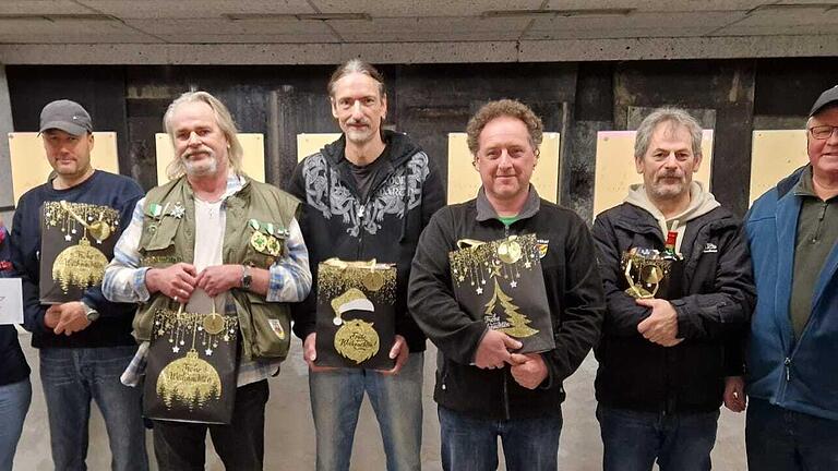 Unser Bild zeigt (von links) Angela Wachenbrönner, Alex Waigand, Ralf Habel, Burkard Bischof, Harald Gessner, Norbert Müller und Artur Haupt.       -  Unser Bild zeigt (von links) Angela Wachenbrönner, Alex Waigand, Ralf Habel, Burkard Bischof, Harald Gessner, Norbert Müller und Artur Haupt.
