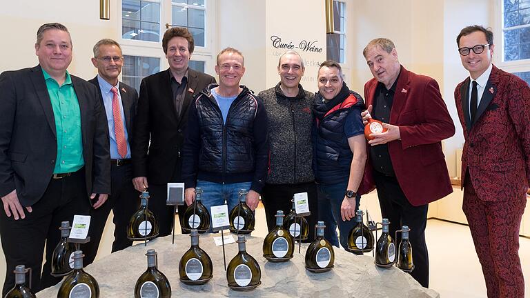 Freunde des Faschings trafen sich im Staatlichen Hofkeller der Residenz in Würzburg. Bei einer Pressekonferenz gab es einen Ausblick auf die Fastnachtssendungen des Bayerischen Rundfunks. Freunde des Faschings trafen sich im Staatlichen Hofkeller der Residenz in Würzburg. Bei einer Pressekonferenz gab es einen Ausblick auf die Fastnachtssendungen des Bayerischen Rundfunks. 