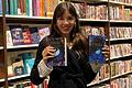 Die junge Autorin Angelina Gabriel zeigt in der Buchhandlung Rupprecht in Bad Neustadt ihren neuen Fantasieroman der Buchreihe 'Dairi'.