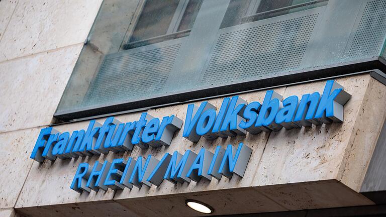 Frankfurter Volksbank       -  Außenansicht der Frankfurter Volksbank mit Logo.
