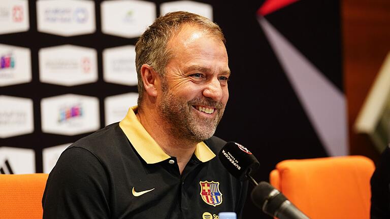 Hansi Flick       -  Der Deutsche hat in Barcelona Grund zum Lachen.