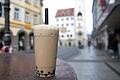 Das Trend-Getränk Bubble Tea ist zurück und in mehreren Läden auch in Würzburg zu haben.