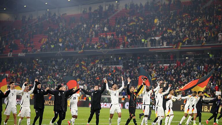 Deutschland - Bosnien-Herzegowina - Die Nationalmannschaft bietet derzeit ganz viel Grund zur Fußball-Freude. Deutschland - Bosnien-Herzegowina - Die Nationalmannschaft bietet derzeit ganz viel Grund zur Fußball-Freude.