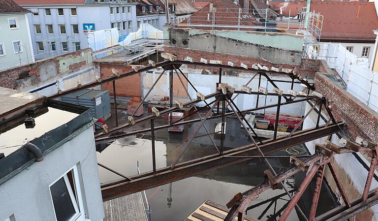 Exklusive Einblicke in die Baustelle gewährte Bauherr Wolfgang Rosentritt Anfang dieses Jahres. Insgesamt werden hier 31 moderne Stadtwohnungen entstehen. Exklusive Einblicke in die Baustelle gewährte Bauherr Wolfgang Rosentritt Anfang dieses Jahres. Insgesamt werden hier 31 moderne Stadtwohnungen entstehen.