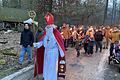 Nikolaus Christian Draga führte bei Einbruch der Dunkelheit den Tross fackeltragender Kinder durch den Klaushof Bad Kissingen.       -  Nikolaus Christian Draga führte bei Einbruch der Dunkelheit den Tross fackeltragender Kinder durch den Klaushof Bad Kissingen.