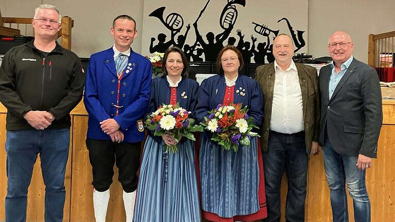 Auf dem Foto 1. Dirigent Michael Baumgart, Sebastian Neugebauer 30 Jahre aktives Musizieren, Ute Fischer  40 Jahre aktives Musizieren, Sabine Kaiser  50 Jahre aktives Musizieren, Hubertus Reschny, stellv. Kreisvorsitzender Nordbayerischer Musikbund, 1. Vorsitzender  Elmar Straub.