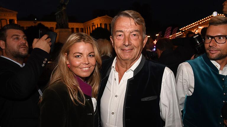 Marion Popp und Wolfgang Niersbach beim Oktoberfest 2018       -  Marion Popp und Wolfgang Niersbach waren seit 2014 ein Paar.