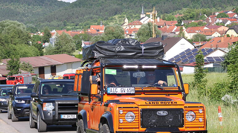 Gegen 20 Uhr am 30. Mai wurde es bei der Get-Together-Party im einstigen US-Kasernengeläne verkündet: Land Rover hat den Weltrekord von 2014 geknackt (516 Fahrzeuge). In Bad Kissingen fuhren 2018 nun 632 Fahrzeuge beim Parcours zwischen Hausen und Nüdlingen mit.