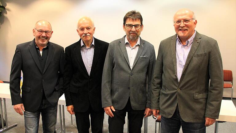 Vorstand und Aufsichtsrat: Heribert Jakobsche (v.l.), Günter Schneider, Eberhard Koch und Anton Kiefer von der Baugenossenschaft. Foto: Julia Raab       -  Vorstand und Aufsichtsrat: Heribert Jakobsche (v.l.), Günter Schneider, Eberhard Koch und Anton Kiefer von der Baugenossenschaft. Foto: Julia Raab