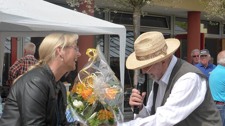 Karl Beudert mit Britta Bildhauer. - Karl Beudert mit Britta Bildhauer. Karl Beudert mit Britta Bildhauer. - Karl Beudert mit Britta Bildhauer.