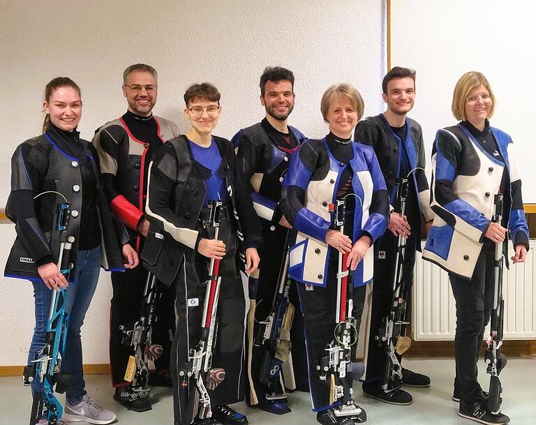 Zweiter der Luftgewehr-Unterfrankenliga: Der SV Lauertal Burglauer mit (von links) Anja Weingärtner, Bernd Back, Anna-Lena Back, Thorsten Back, Ute Back, Fabian Back und Melanie Werner.