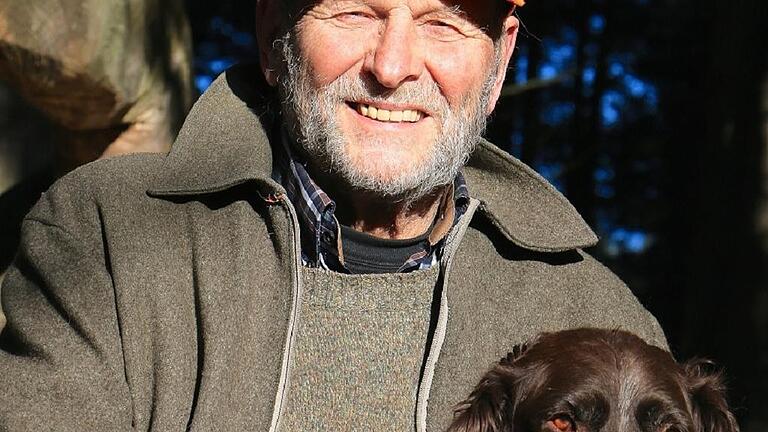Der in Oberammergau lebende Forstwissenschaftler und Wildbiologe Ulrich Wotschikowsky (77) befasst sich seit Jahrzehnten intensiv mit heimischen Wildtieren. Er war stellvertretender Leiter des Nationalparks Bayerischer Wald und hat im In- und Ausland zu Rotwild, Rehen, Wildschweinen und zum Wolf geforscht. Er betreibt die Internetseite www.woelfeindeutschland.de FOTO: Wotschikowsky Der in Oberammergau lebende Forstwissenschaftler und Wildbiologe Ulrich Wotschikowsky (77) befasst sich seit Jahrzehnten intensiv mit heimischen Wildtieren. Er war stellvertretender Leiter des Nationalparks Bayerischer Wald und hat im In- und Ausland zu Rotwild, Rehen, Wildschweinen und zum Wolf geforscht. Er betreibt die Internetseite www.woelfeindeutschland.de FOTO: Wotschikowsky