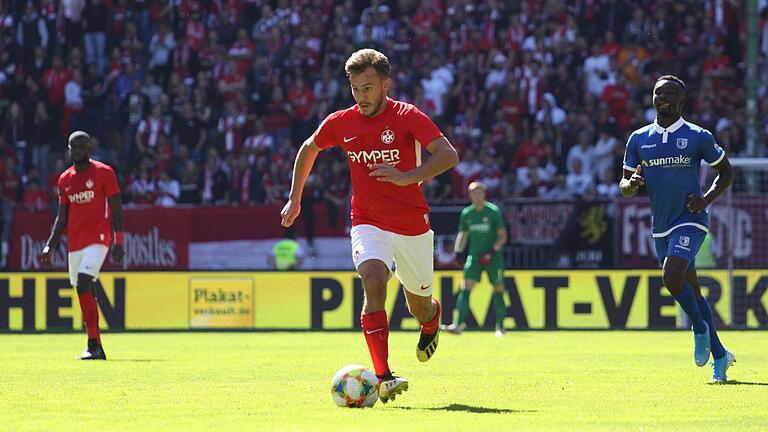 Die Fans im Rücken: Simon Skarlatidis ist nach seinem Wechsel nach Kaiserslautern mit seinen Leistungen noch nicht zufrieden.