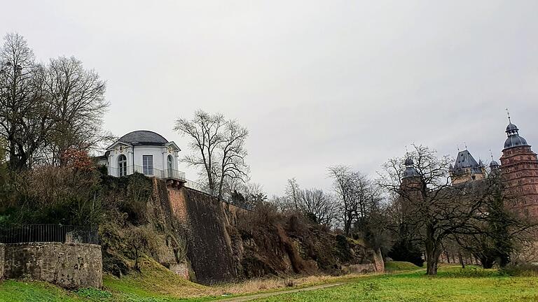 Mitten im Schlosspark soll der Mörder Christiane 15 Meter in die Tiefe geworfen haben. Mitten im Schlosspark soll der Mörder Christiane 15 Meter in die Tiefe geworfen haben.