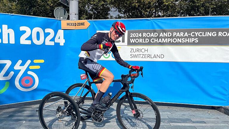 Maximilian Jäger gewinnt WM-Silber in der Schweiz       -  Überglücklich über WM-Silber: Maximilian Jäger aus Bad Brückenau kurz nach der Zieleinfahrt.