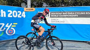 Maximilian Jäger gewinnt WM-Silber in der Schweiz       -  Überglücklich über WM-Silber: Maximilian Jäger aus Bad Brückenau kurz nach der Zieleinfahrt.