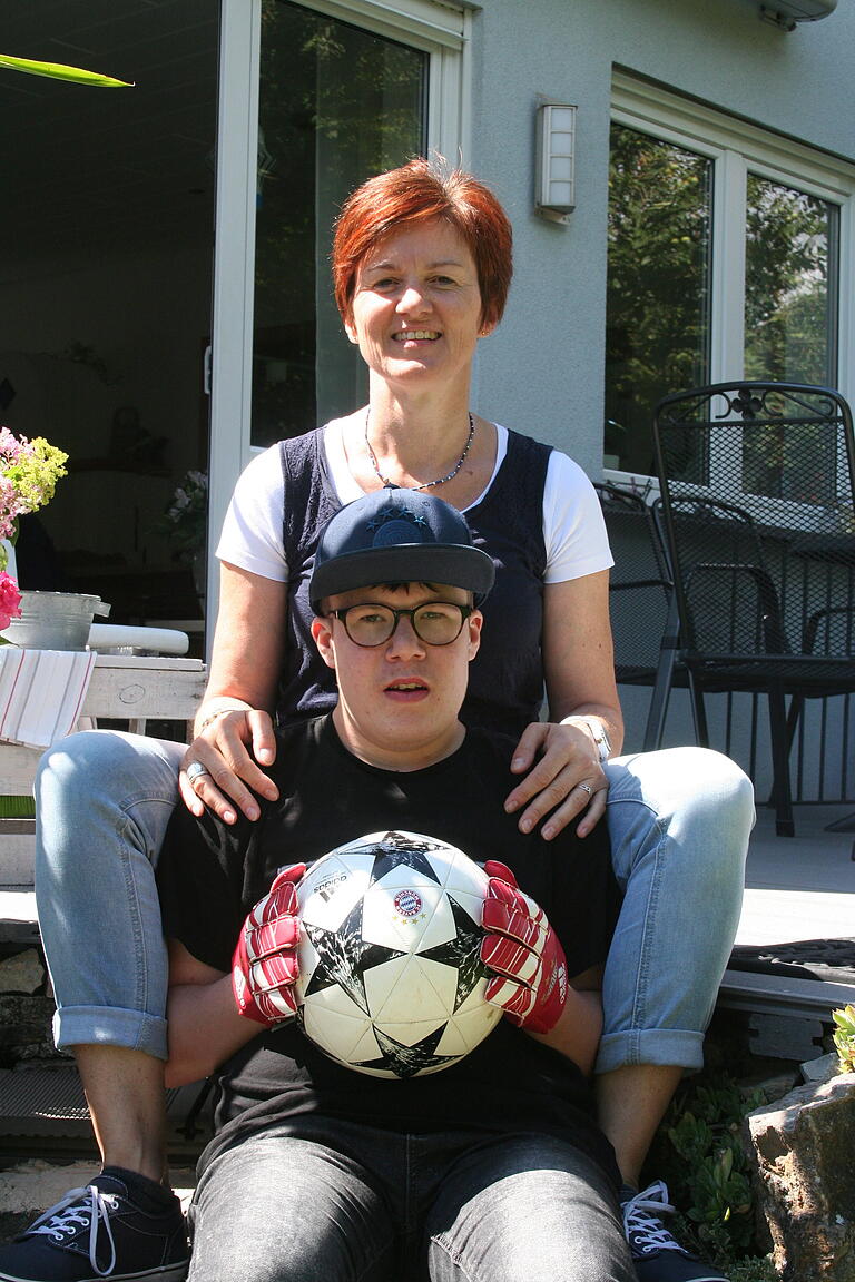 Der 14-jährige Sebastian Körner kann auf Claudia Nitschke, Begleiterin im Kinder- und Jugendhospizdienst, zählen. Foto: Conny Puls Der 14-jährige Sebastian Körner kann auf Claudia Nitschke, Begleiterin im Kinder- und Jugendhospizdienst, zählen. Foto: Conny Puls